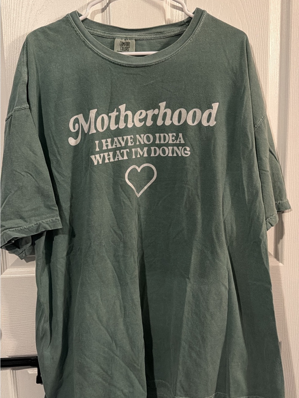Comfort Colors Green 'Motherhood I Have No Idea What I'm Doing' Graphic Tee